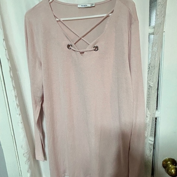 Ricki's Blush Long Sleeve top with criss cross front- xxl- new or like new - Picture 7 of 8